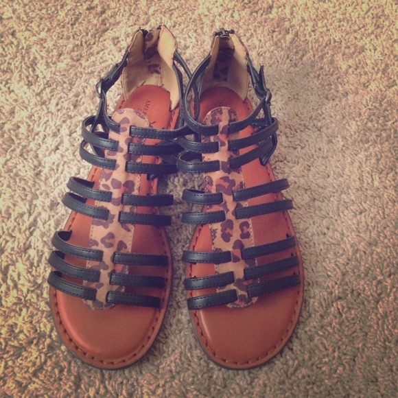 American Eagle Sandals