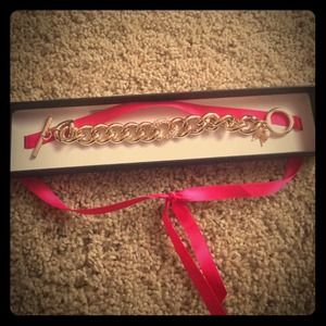 Brand new VS angel wing gold braclet