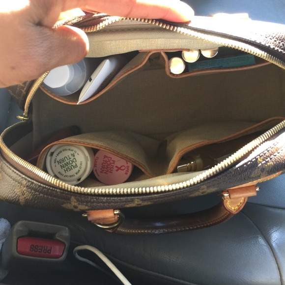 Louis Vuitton - Picture 2 of 4