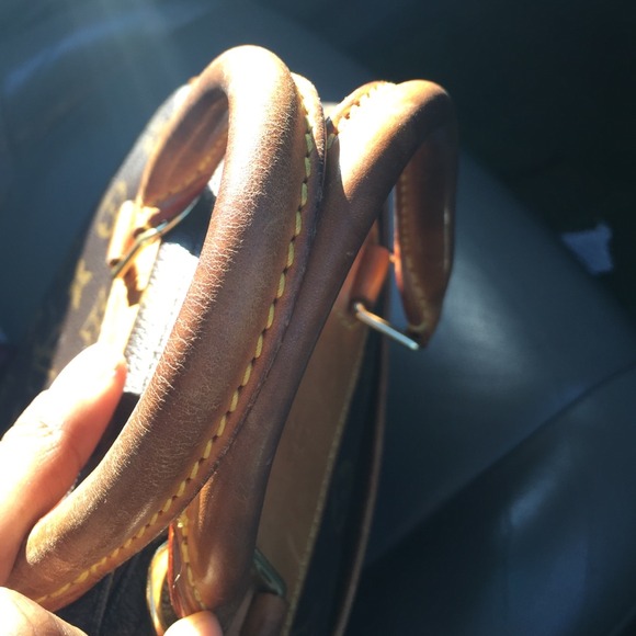 Louis Vuitton - Picture 3 of 4