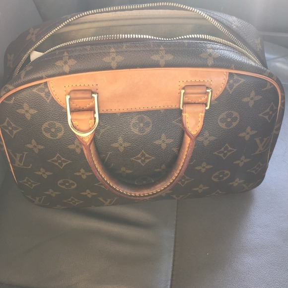 Louis Vuitton - Picture 4 of 4