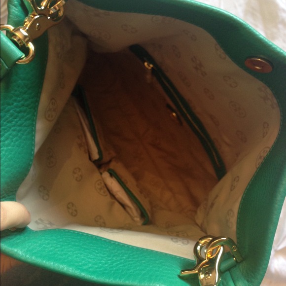 ❌SOLD❌ Tory Burch Kipp Messenger Veridian Green - Picture 2 of 4