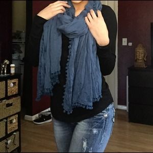 NWT Blue Natural Life scarf