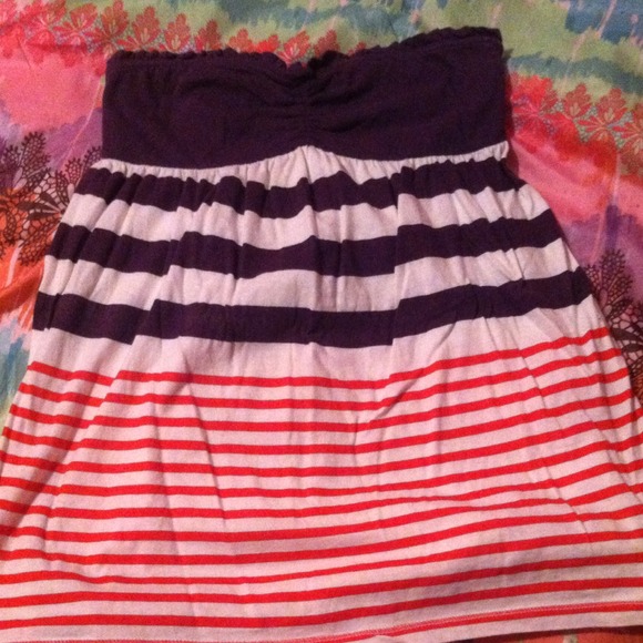 Strapless flowy top