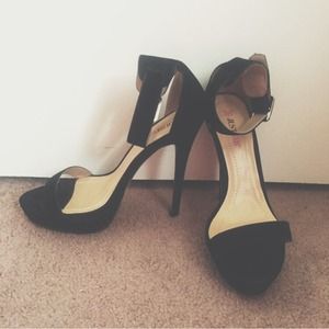 HAVE GOT TO GO JustFab Black Ankle Strap Heels 7.5