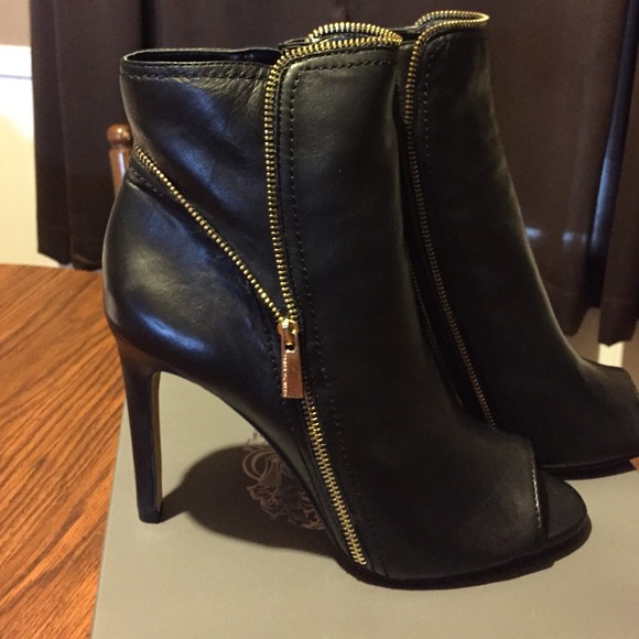 NIB Vince camuto leather peep toe booties - Picture 2 of 4