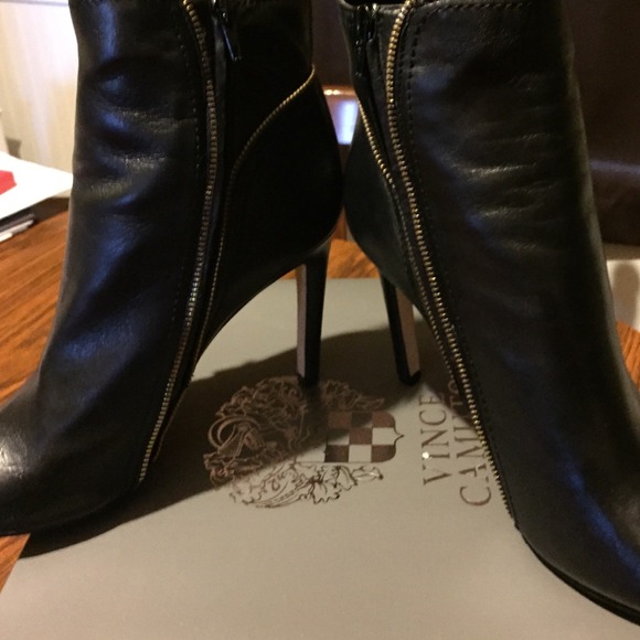 NIB Vince camuto leather peep toe booties - Picture 3 of 4