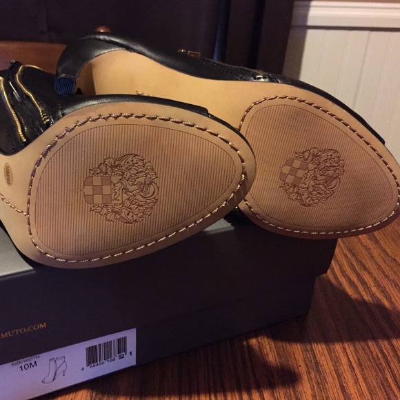 NIB Vince camuto leather peep toe booties - Picture 4 of 4