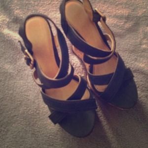 Black wedges