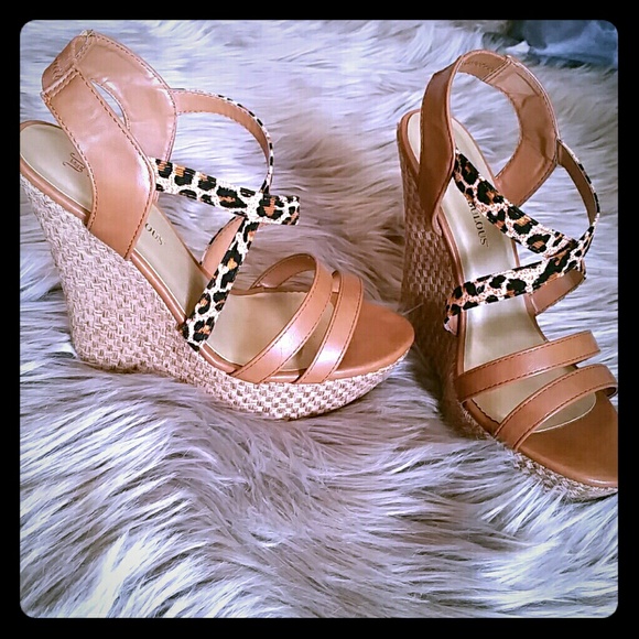 Just Fab 6" platform size 8.5 wedges!