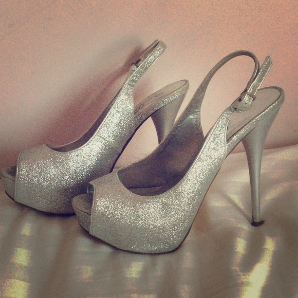 Size 8 Womens Silver "Deb" Heels