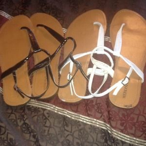 2 pair of Merona sandles