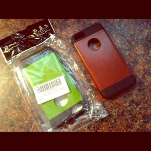 📱Set of 2 iPhone 5/5s Cases