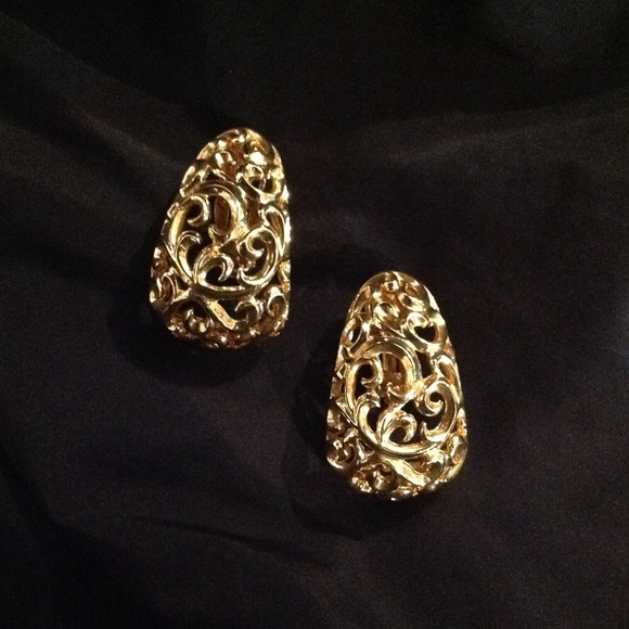 SOLD. Vintage St. John clip on earrings