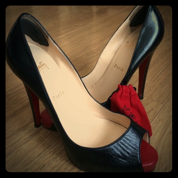 Christian Louboutin 39 peep toe black stacked pump