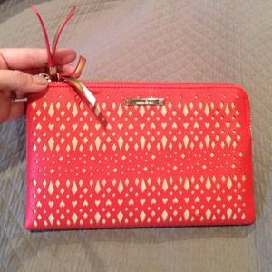 stella & dot Double Clutch in Geranium Perf