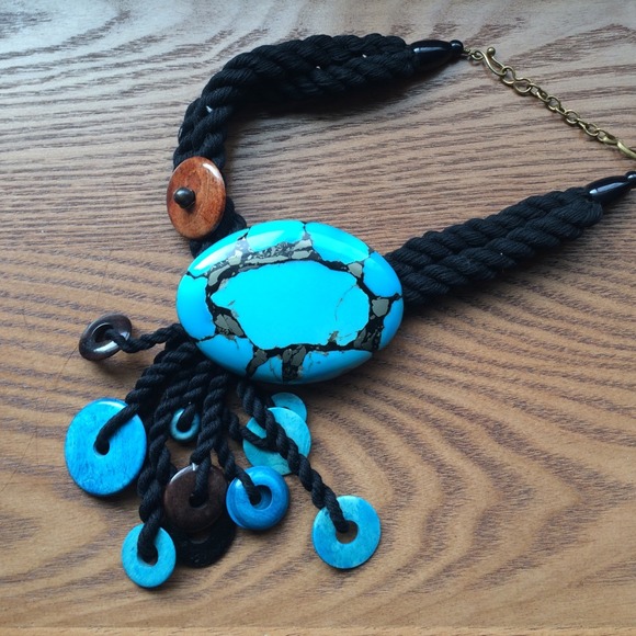 Stunning tourquoise and silk rope Necklace - Picture 1 of 2