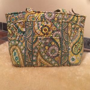 Vera Bradley little Mandy in Lemon Parfait. EUC