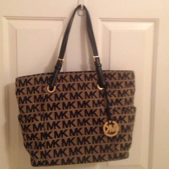 MICHAEL Michael Kors Handbags - Micheal kors purse