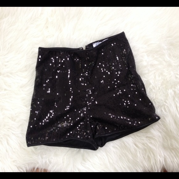 NEW! 👇👇 Black shorts!