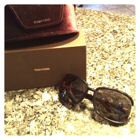 Brand new Tom Ford sunglasses with authenticity!