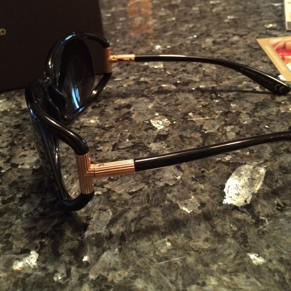 Brand new Tom Ford sunglasses with authenticity!
