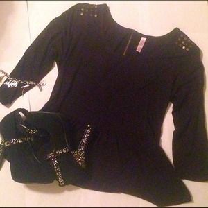 .SALE !! 🎀 3/4 Length Black Peplum Top