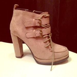 Mossimo size 6.5 lace up booties