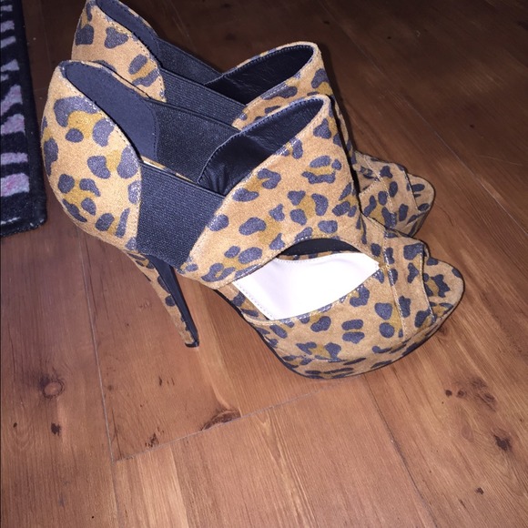 Brand new Chetah Print heels from Forever 21 - Picture 1 of 3