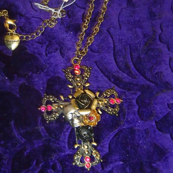 Betsey Johnson cross - Picture 1 of 1