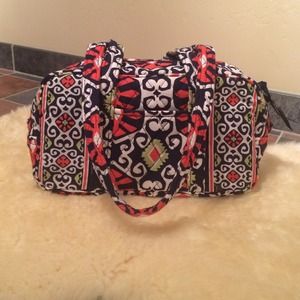 Vera Bradley 100 bag in Sun Valley. EUC.