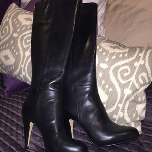 Danya leather boot with gold detail zipper