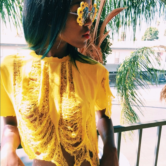 PartialLove | Yellow crop top - Picture 1 of 3