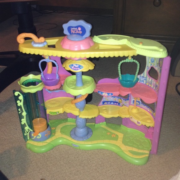 Littlest pet shop house