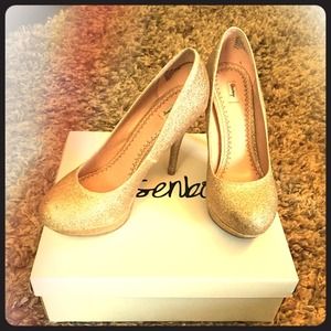 Olsenboye Gold Glitter Pumps