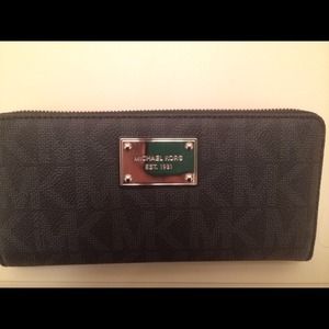 Black Michael Kors jet set logo wallet.