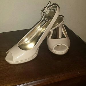 Etienne Aigner pumps