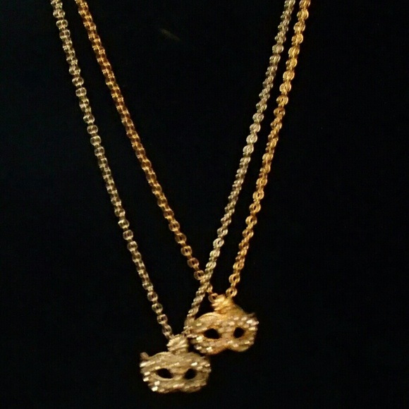 Set Mask ring and necklace  in gold or silver tone