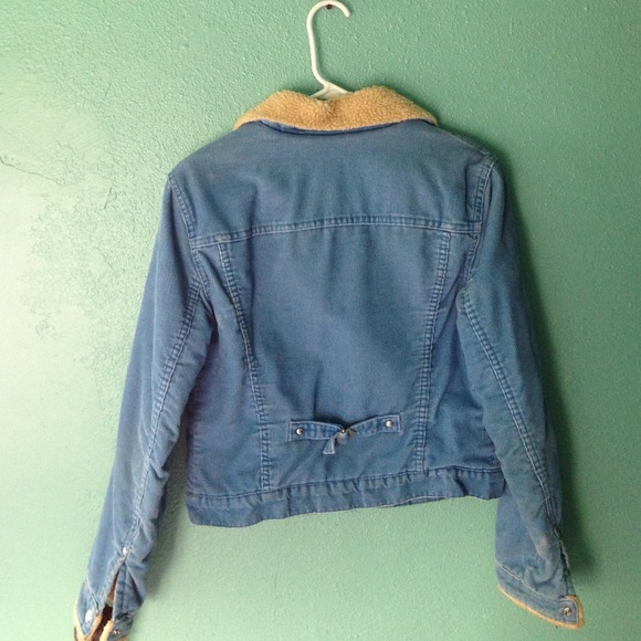 24hr Sale! Levi's Jacket - Size M or L - Picture 3 of 5