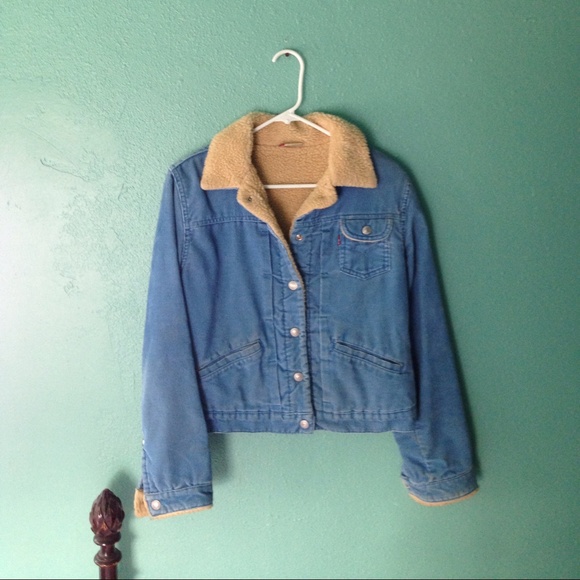 24hr Sale! Levi's Jacket - Size M or L - Picture 2 of 5