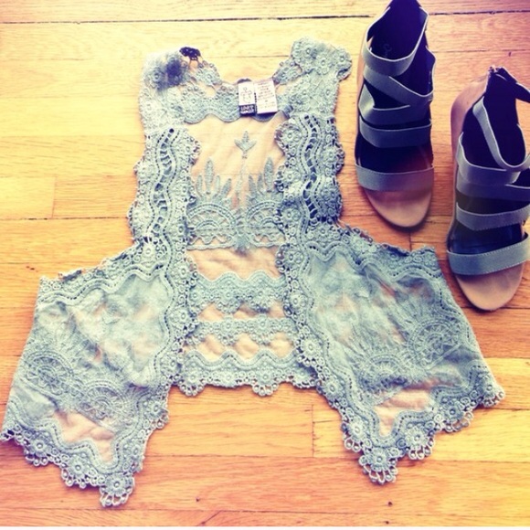 *20% off closet sale*Crochet and Lace Vest - Picture 2 of 4