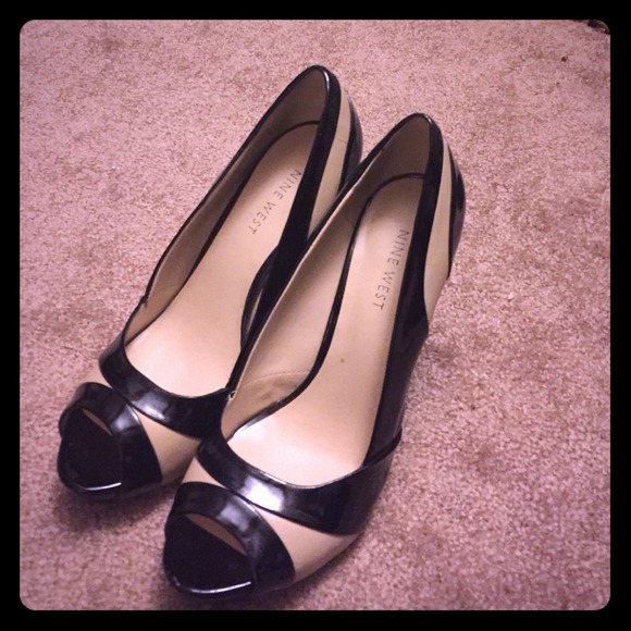 Nine West black & tan 4" heel size 6.5