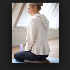 Lululemon pullover cream
