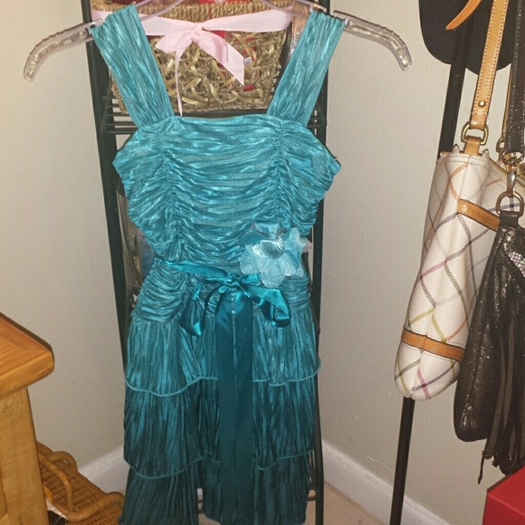 -SOLD-Little girls dress - Picture 1 of 2