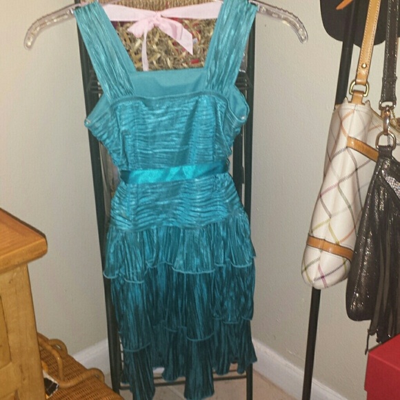 -SOLD-Little girls dress - Picture 2 of 2