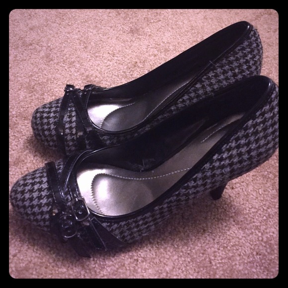 Apt. 9 size 6 high heel