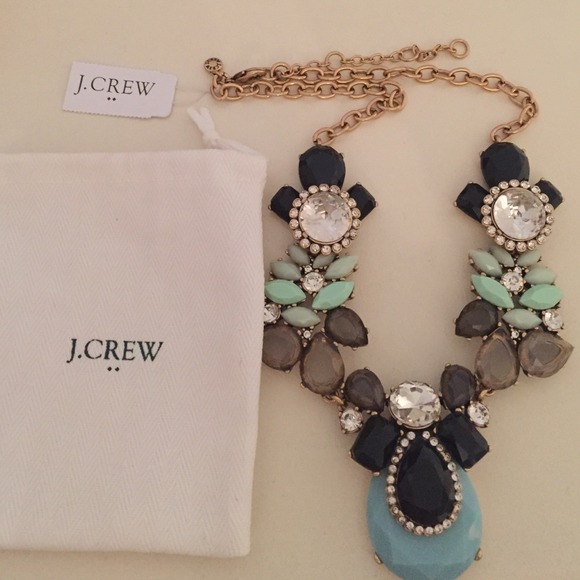 Stunning JCrew fashion necklace!