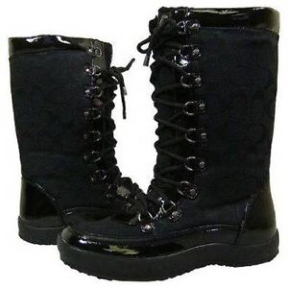 Coach "PEGGEY " Signature winter/snow boots.