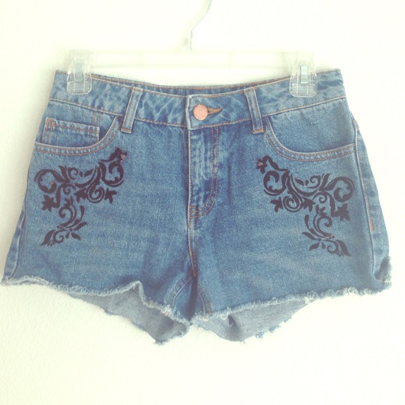 Cute high waisted shorts!