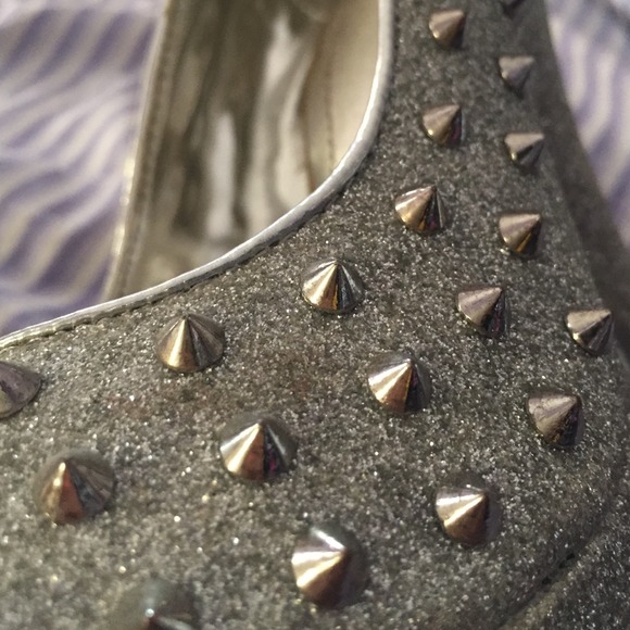 Heels - Picture 2 of 4